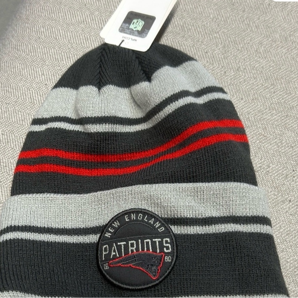 NWT New England Patriots Striped Beanie - Black and Gray